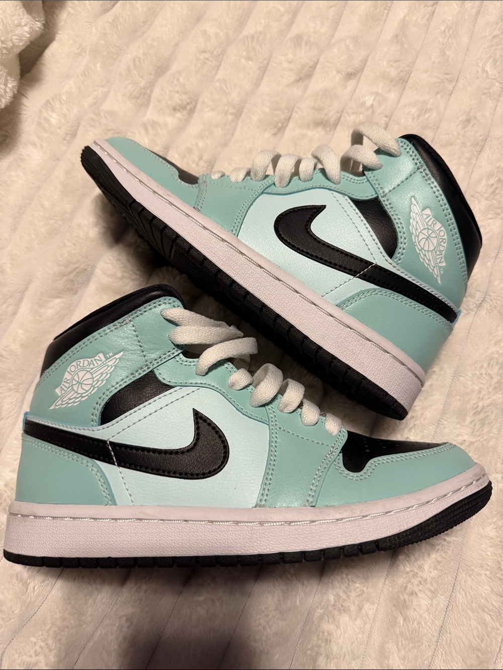 Air Jordan 1 Mid “Lucky Green / Aquatone” Size 5.5 lightly used